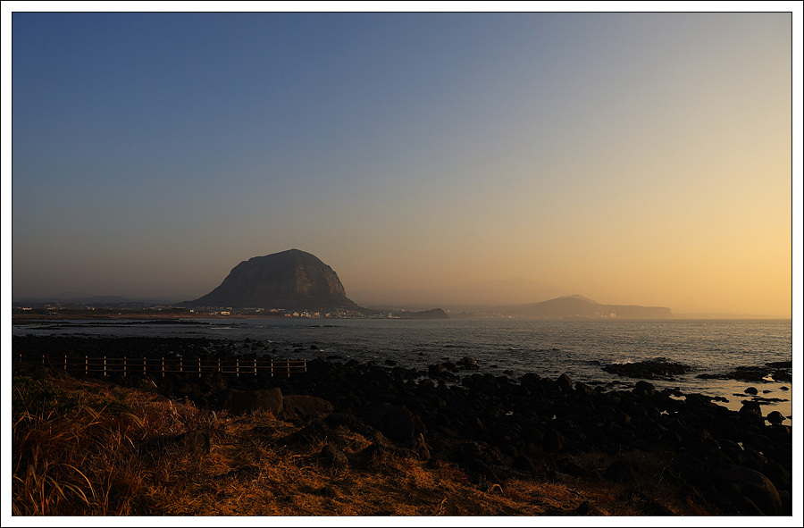 산방산 여명.jpg